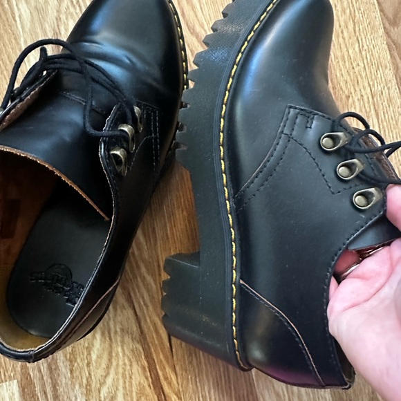 EUC Dr. Martens Leona platform Oxfords size 8 - Picture 2 of 4